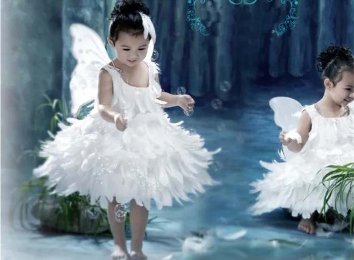 Ребенок в перьях Ребенок в перьях